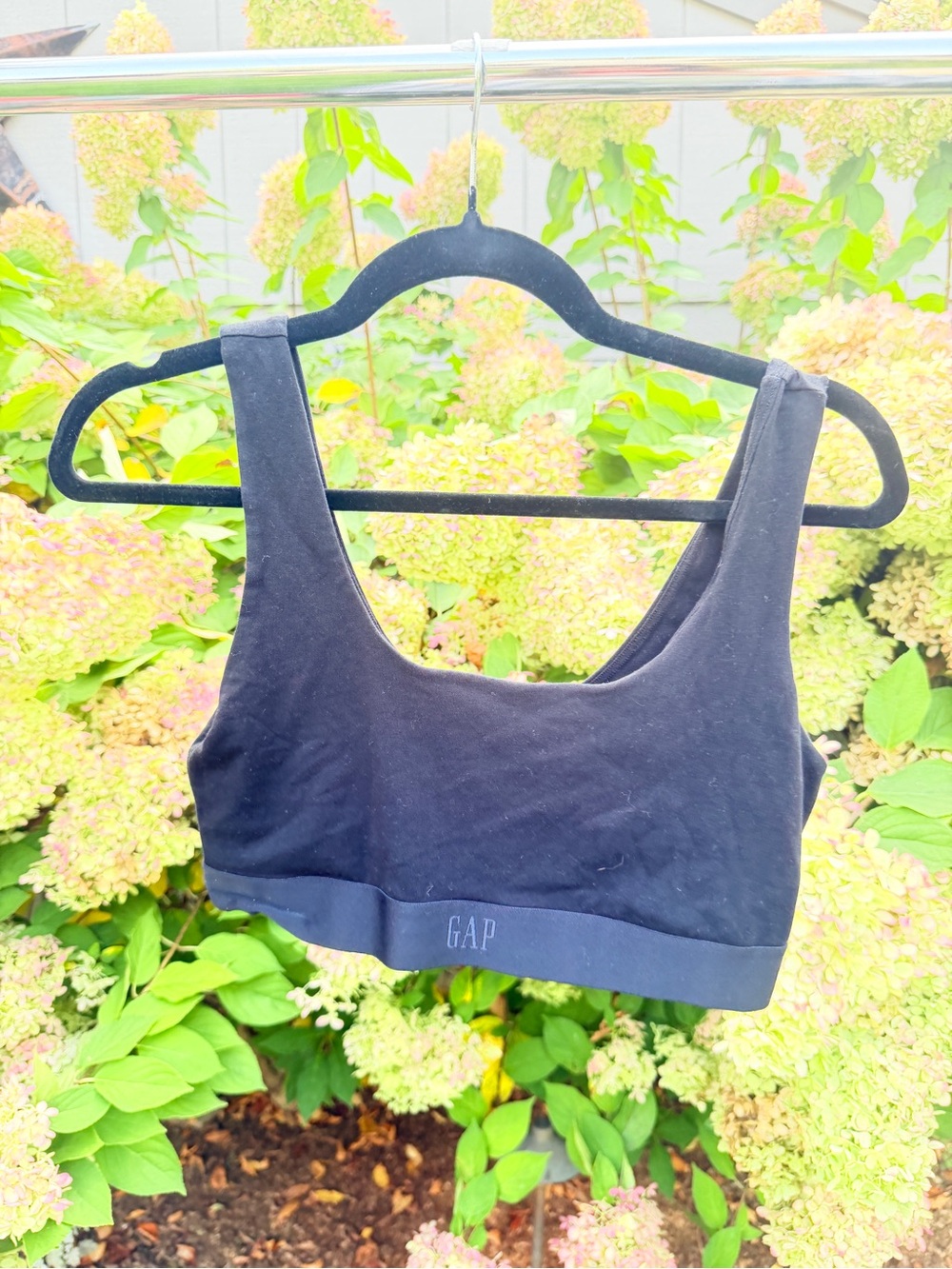 GAP Black Supportive Scoop-Back Sports Bralette